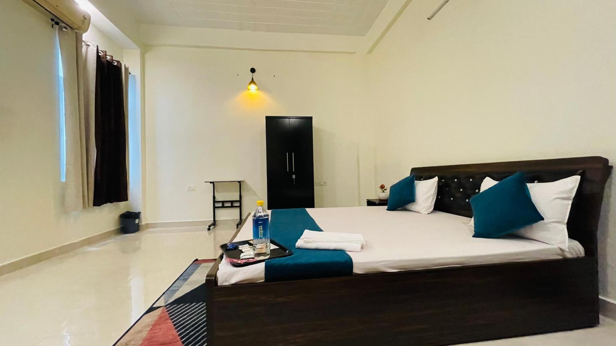 Atulyam Stays Sushant Golf City Lucknow Eksteriør billede