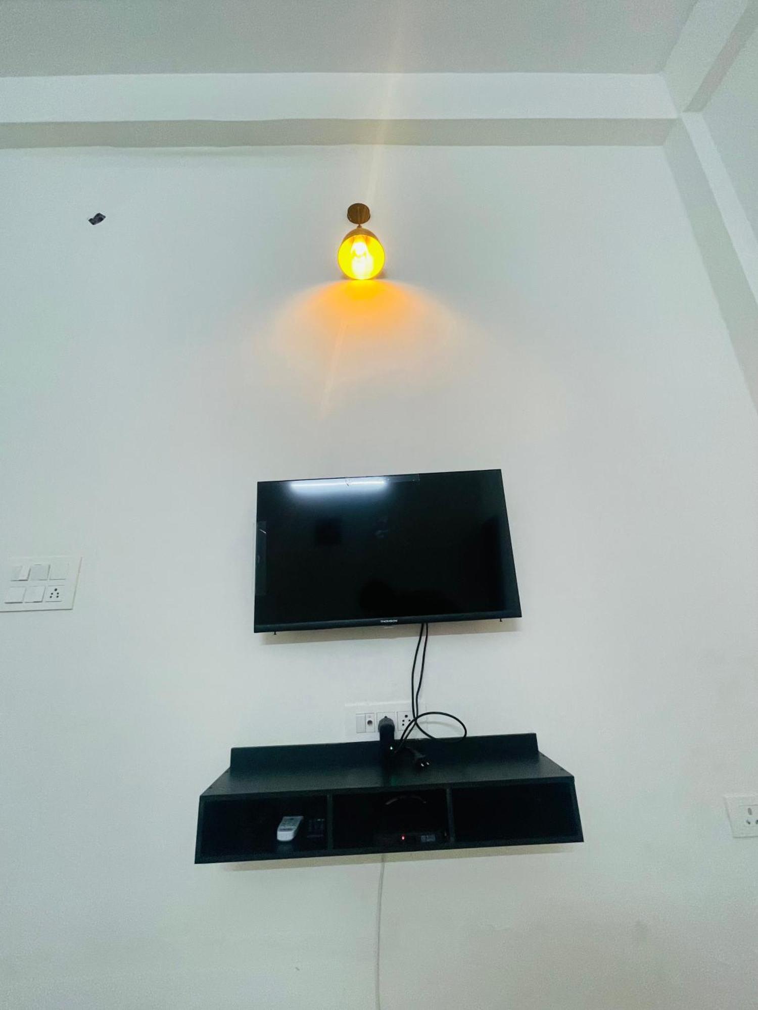 Atulyam Stays Sushant Golf City Lucknow Eksteriør billede