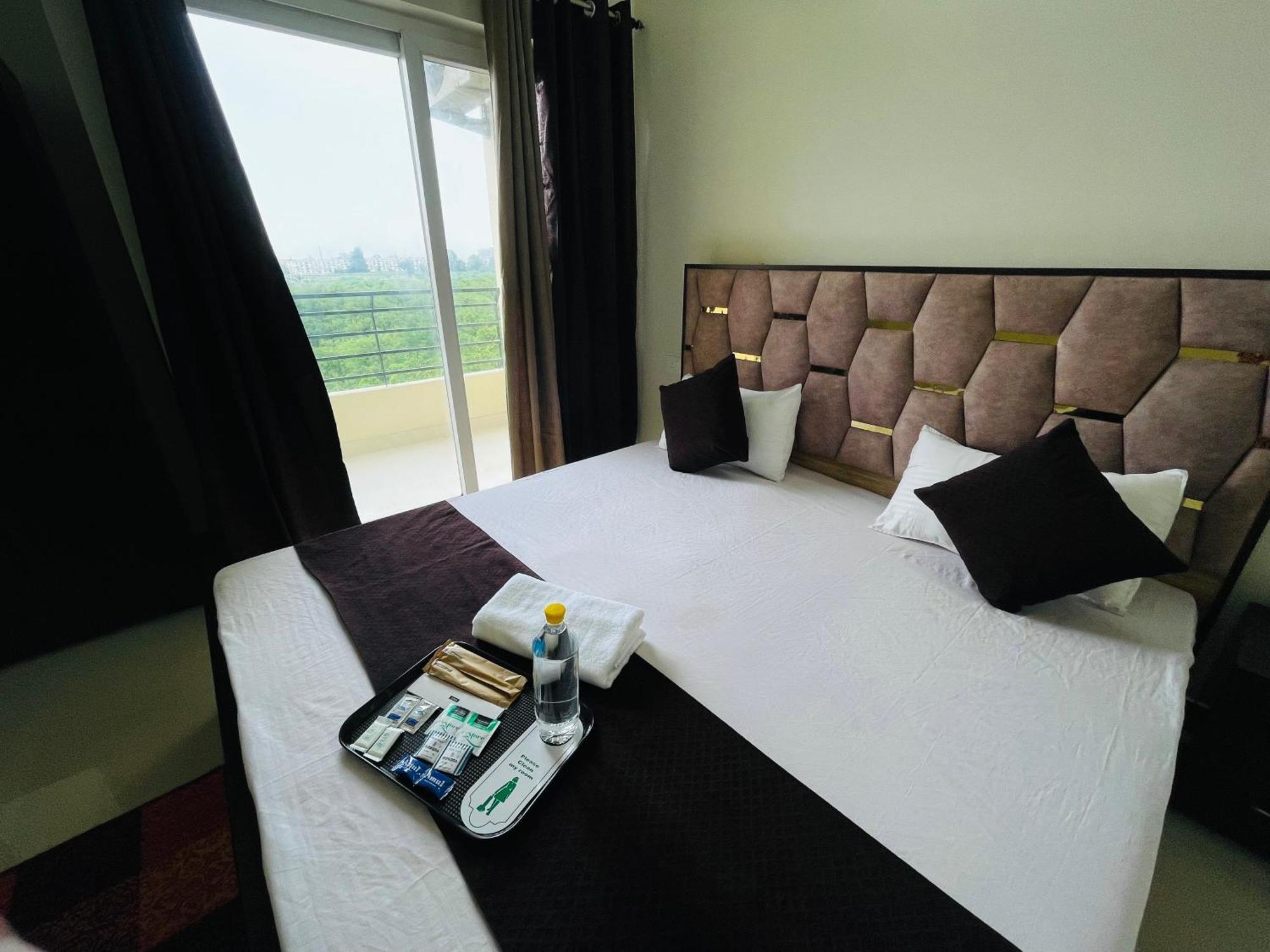 Atulyam Stays Sushant Golf City Lucknow Eksteriør billede